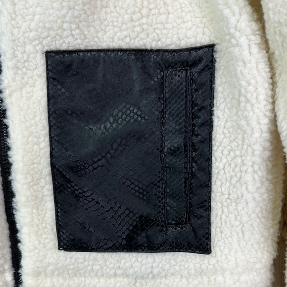 Juicy By Juicy Couture Womens Sherpa Bomber Jacket size small - Picture 4 of 8